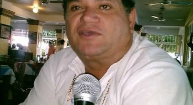 Hombres penetran a emisora de radio y matan a tiros a activista mexicano