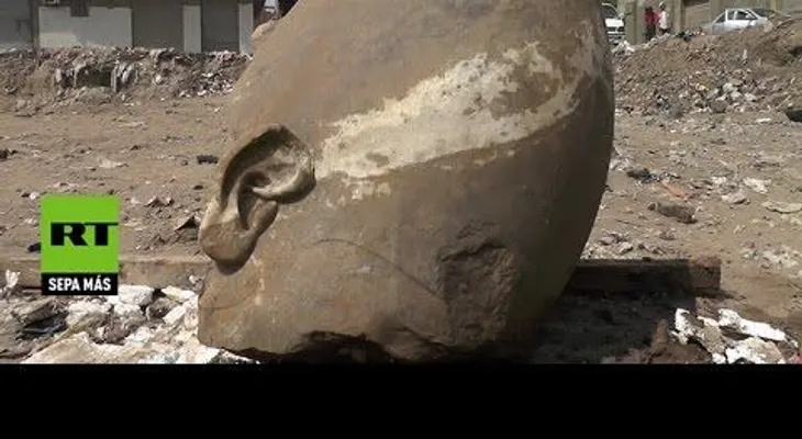 El colosal hallazgo en un suburbio de El Cairo de una estatua del faraón más célebre (VIDEO)
