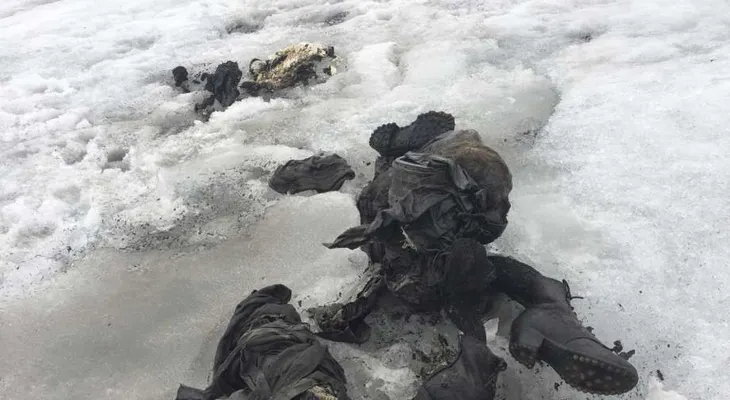 Encuentran 2 cuerpos que llevaban décadas congelados en Suiza