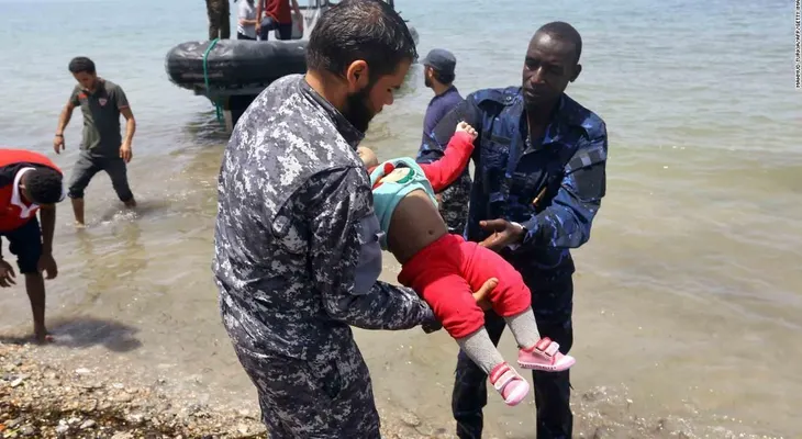 Tres bebés, entre los 100 muertos frente a Libia mientras Europa cierra su nuevo acuerdo de inmigración