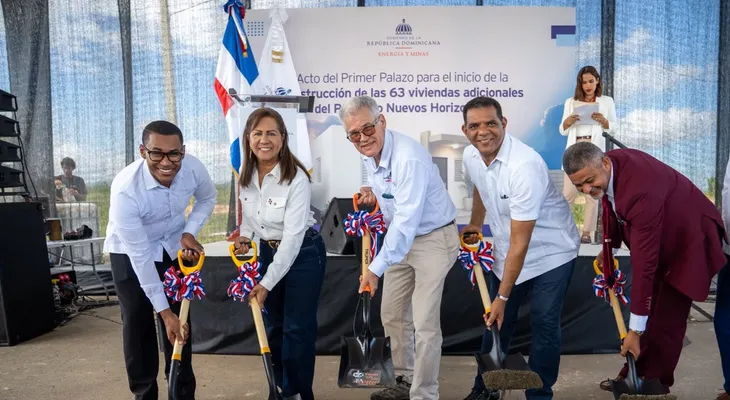 Gobierno y Barrick Pueblo Viejo inician 63 viviendas de reasentamiento en Cotuí