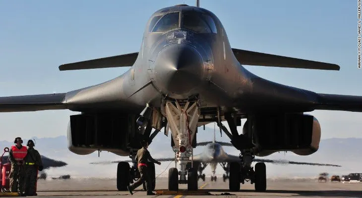 Dos bombarderos de EE.UU. vuelan sobre Corea del Sur tras la prueba nuclear de Pyongyang