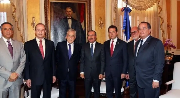 Danilo Medina recibe a expresidente chileno Sebastián Piñera