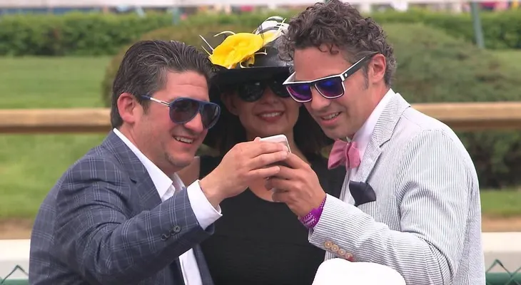 ¿Cómo es el ambiente antes del Kentucky Derby?