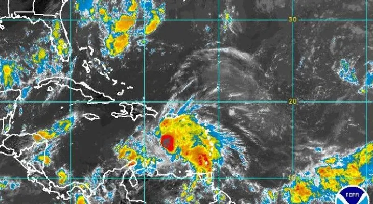 Matthew ya es huracán mientras avanza por el Caribe