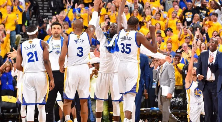 Warriors parecen capaces de todo, menos de mantener ventaja