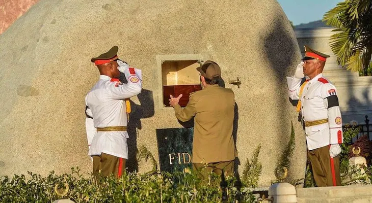 Las cenizas de Fidel Castro ya reposan junto a José Martí