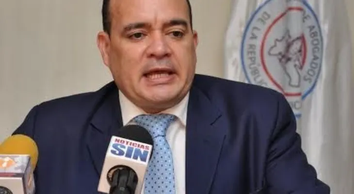 Presidente Colegio de Abogados renuncia a su salario por plan de austeridad en gremio