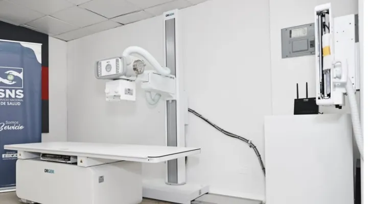 SNS entrega equipos médicos al Darío Contreras