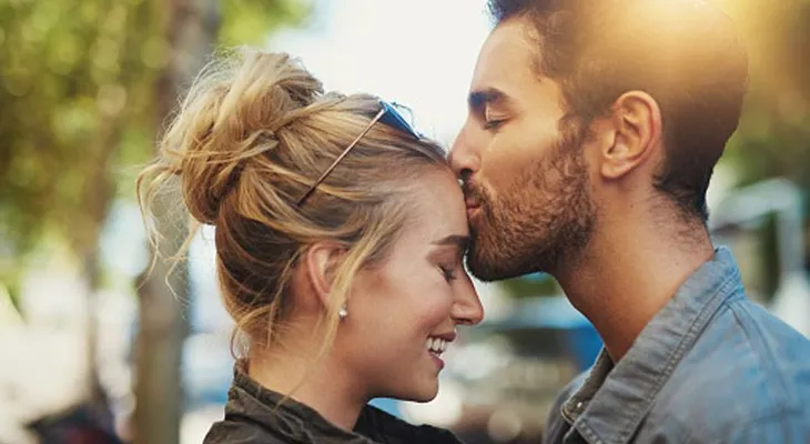 Parejas que utilizan los pronombres de nosotros y nos al hablar, tienen relaciones más exitosas 