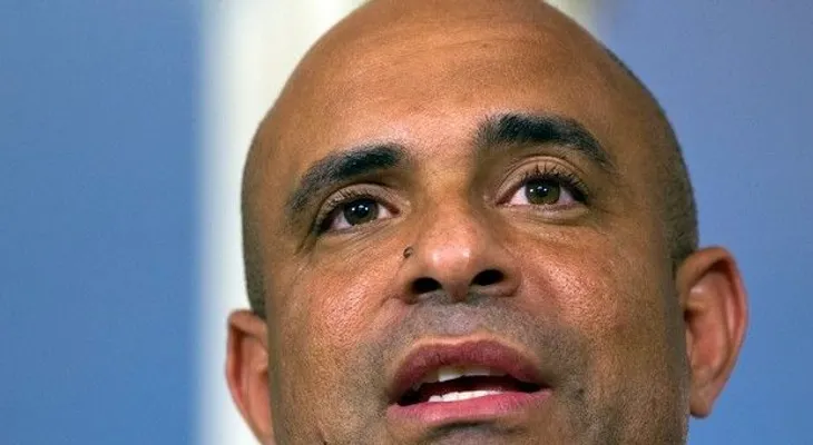 Laurent Lamothe se postula para presidente