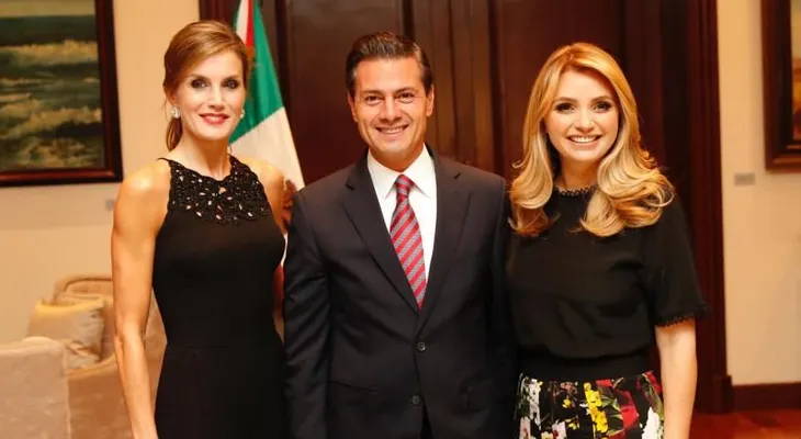  La reina Letizia y sus tonificados brazos que sorprenden durante su visita a México