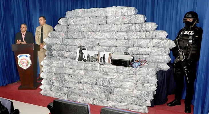DNCD y Armada ocupan 575 paquetes de cocaína