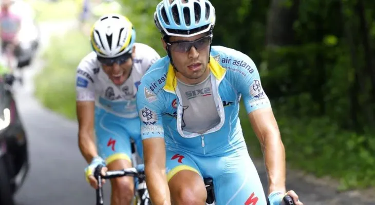 Landa se rodea de un equipo de escaladores en busca de la maglia rosa