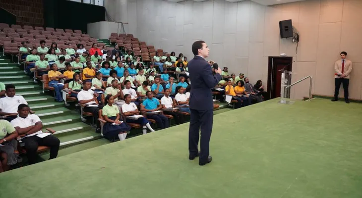 BCRD impulsa la educación económica y financiera de niños y estudiantes con diversas actividades formativas