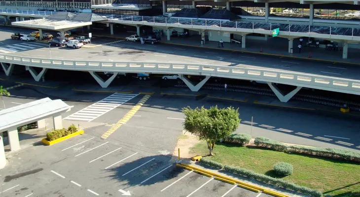 Avión de venezolano con 35 pasajeros aterrriza de emergencia en Las Américas