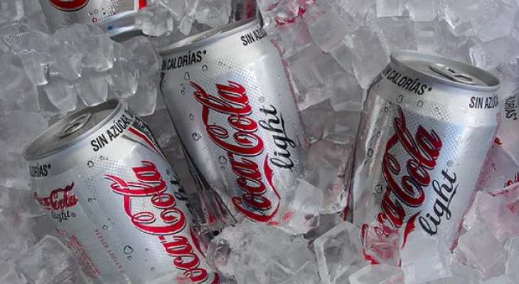 Bebo soda dietética a diario. ¿Puede eso ser nocivo?