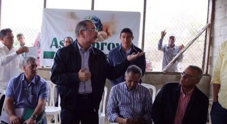 Danilo le presta RD$8 MM a productores conejos de Mao