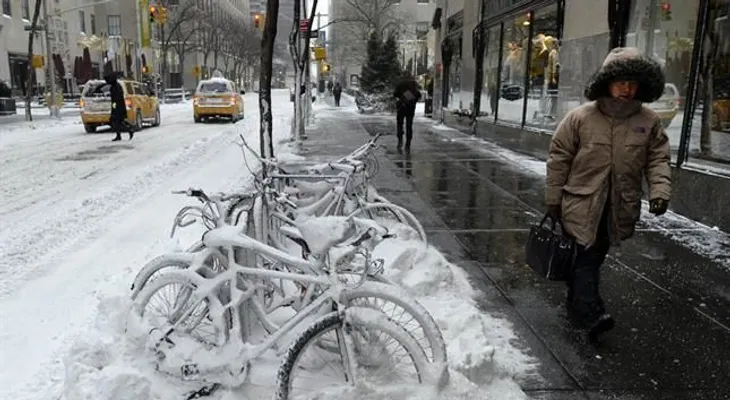 Gobernador de NY declara estado de emergencia por fuerte tormenta de nieve 