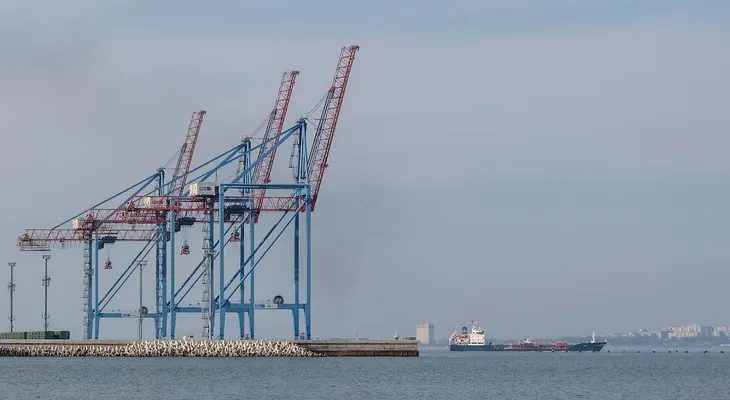 Rusia bombardea puertos y buques ucranianos en Odesa tras rechazar tregua en el mar Negro