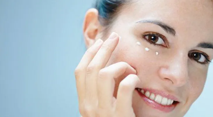 Crema antiarrugas casera para el contorno de ojos