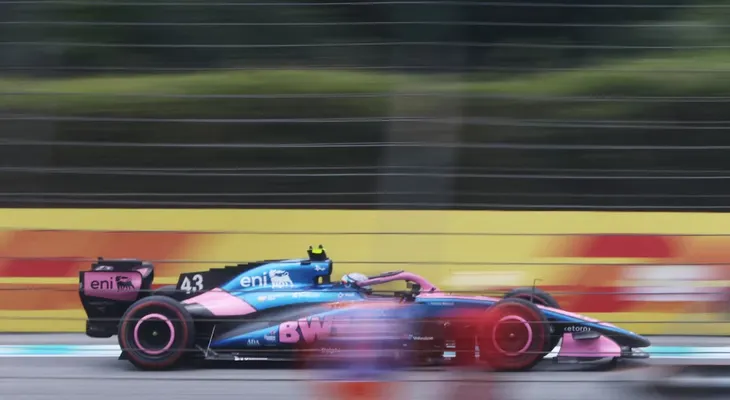 Verstappen logra la pole en Baréin; Colapinto largará 21° por penalización