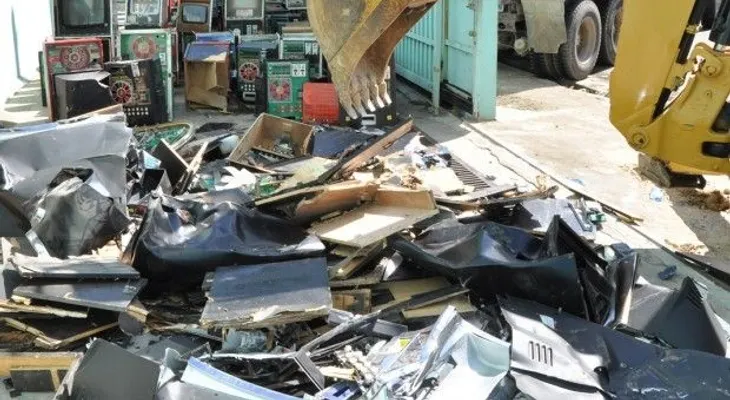 Ministerio de Hacienda destruye 326 tragamonedas ilegales