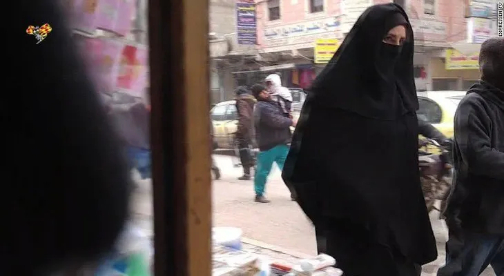 Mujeres filman en secreto dentro del bastión de ISIS