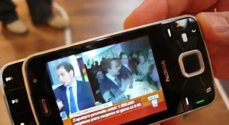 Estadounidenses pasan más tiempo mirando dispositivos móviles que la televisión