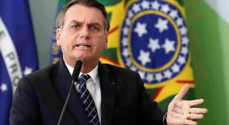 Bolsonaro se burla de periodista acosada por investigación sobre "fake news"