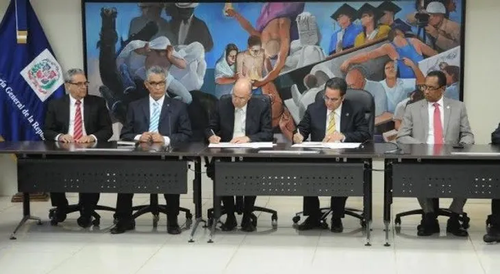Procuraduría y UASD firman acuerdo de pasantía