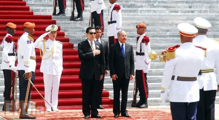 Condecoran en Taiwán al vicepresidente de la Cámara de Cuentas