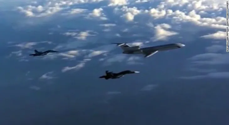 Encuentran nuevas piezas del avión ruso que se estrelló en el Mar Negro