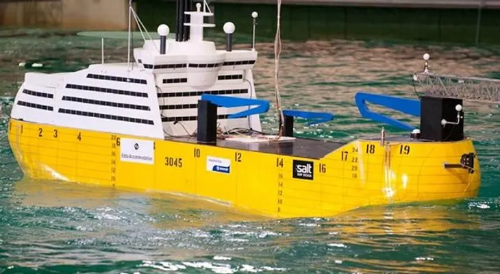 Construyen un barco inmune al oleaje