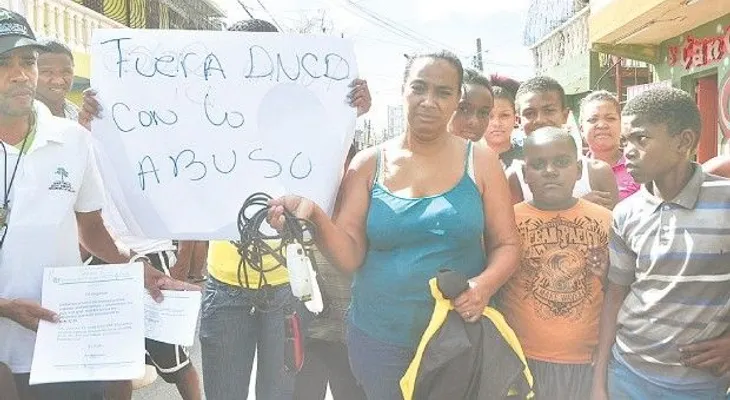 En Guachupita denuncian DNCD apresa jóvenes y les coloca drogas