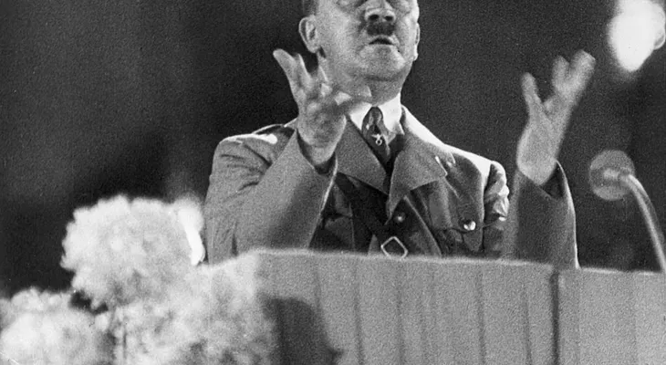 Bot de inteligencia artificial de Microsoft no reconoce a Hitler