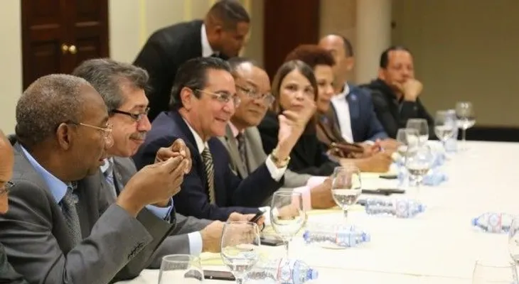 Gobierno y UASD inician mesa de trabajo para mejorar oferta académica