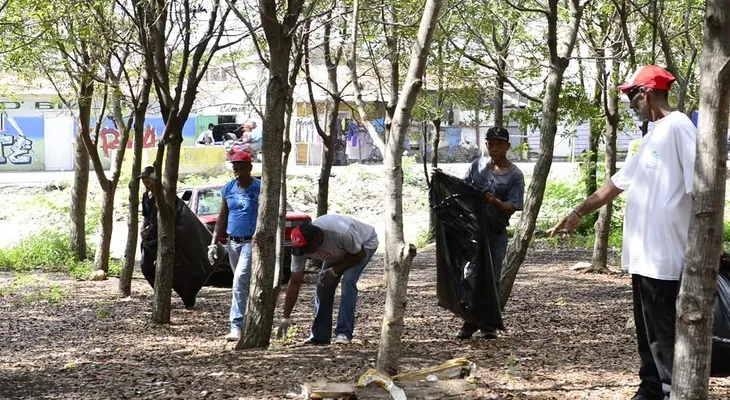 Medio Ambiente promete a Santiago entregar pronto Parque Central y Jardín Botánico