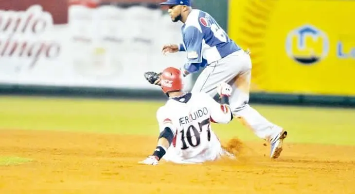Apagón en pleno juego en el Quisqueya