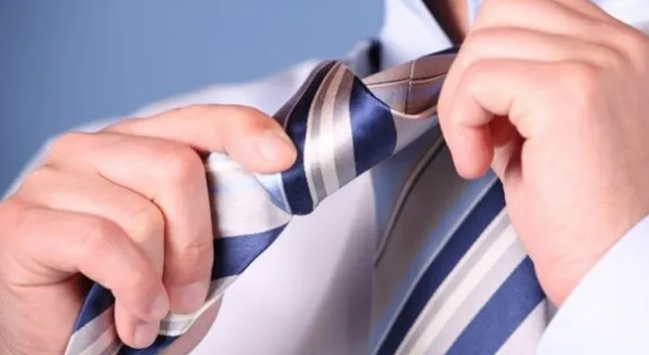 Mira cómo hacer un nudo perfecto para tu corbata