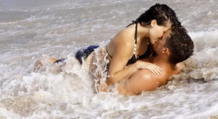 10 razones urgentes para tener sexo en el agua