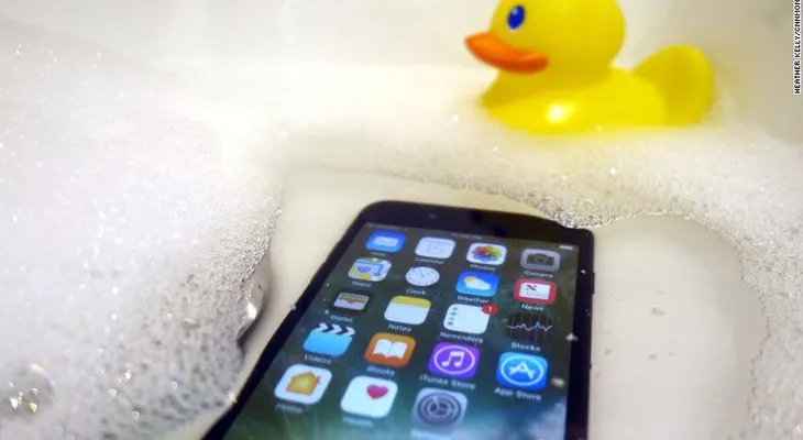 Qué debes hacer si se moja tu iPhone 7