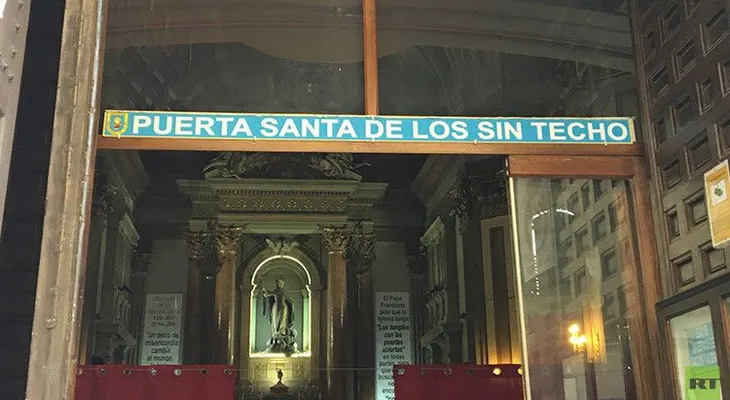 Una "iglesia 2.0", abierta 24 horas, con WiFi gratuito y pantallas de televisión