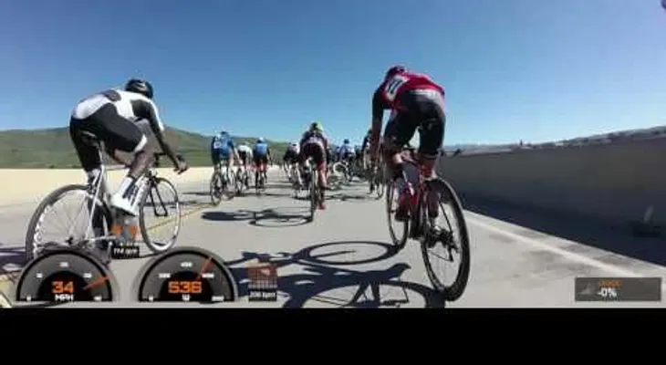 Aparatosa caída en una prueba ciclista en EE.UU.