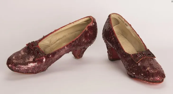 Encuentran los zapatos rojos de Dorothy de El Mago de Oz; 13 años después de ser robados