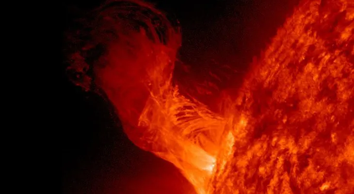 Poderosa erupción solar captada por la NASA (VIDEO)