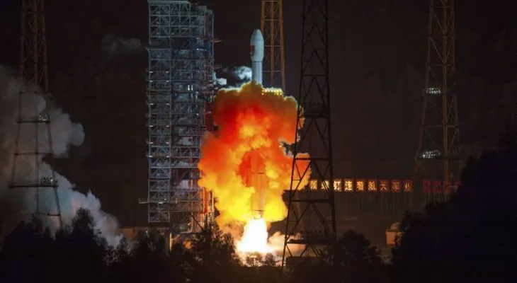 China lanza orbitador lunar experimental 