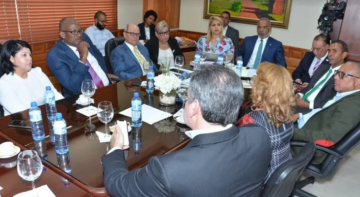 Senadores escuchan a empresarios y alcaldes sobre Ley General de Gestión Integral  y Residuos de la República Dominicana