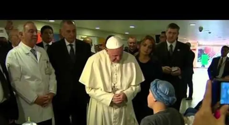La jovencita que le cantó al Papa el Ave María (VIDEO)
