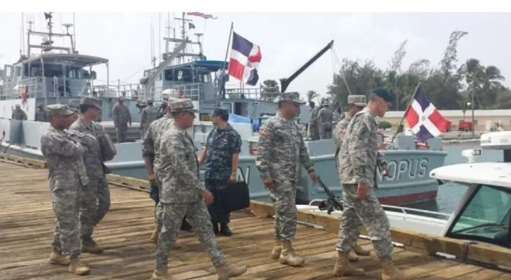 Armada rescata a 20 personas que intentaban viajar ilegalmente a PR